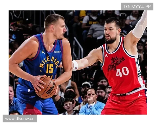 快攻犯规是怎么回事？NBA裁判如何判定关键追防动作？