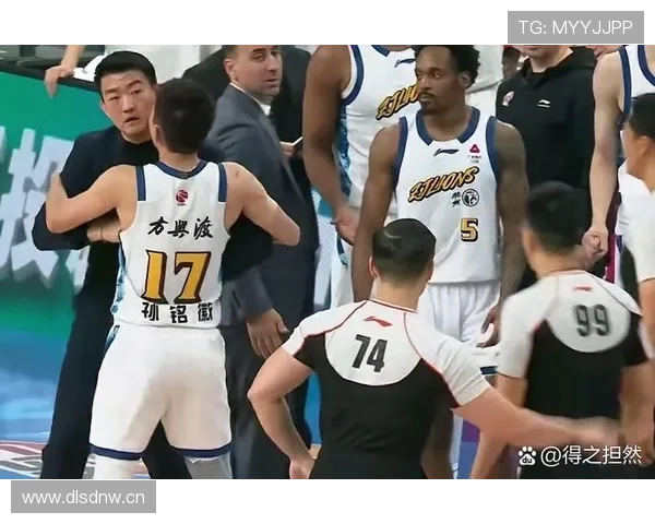 防守犯规和进攻犯规区别在哪?这5点帮你快速判罚 防守犯规和进攻犯规区别在哪?这5点帮你快速判罚